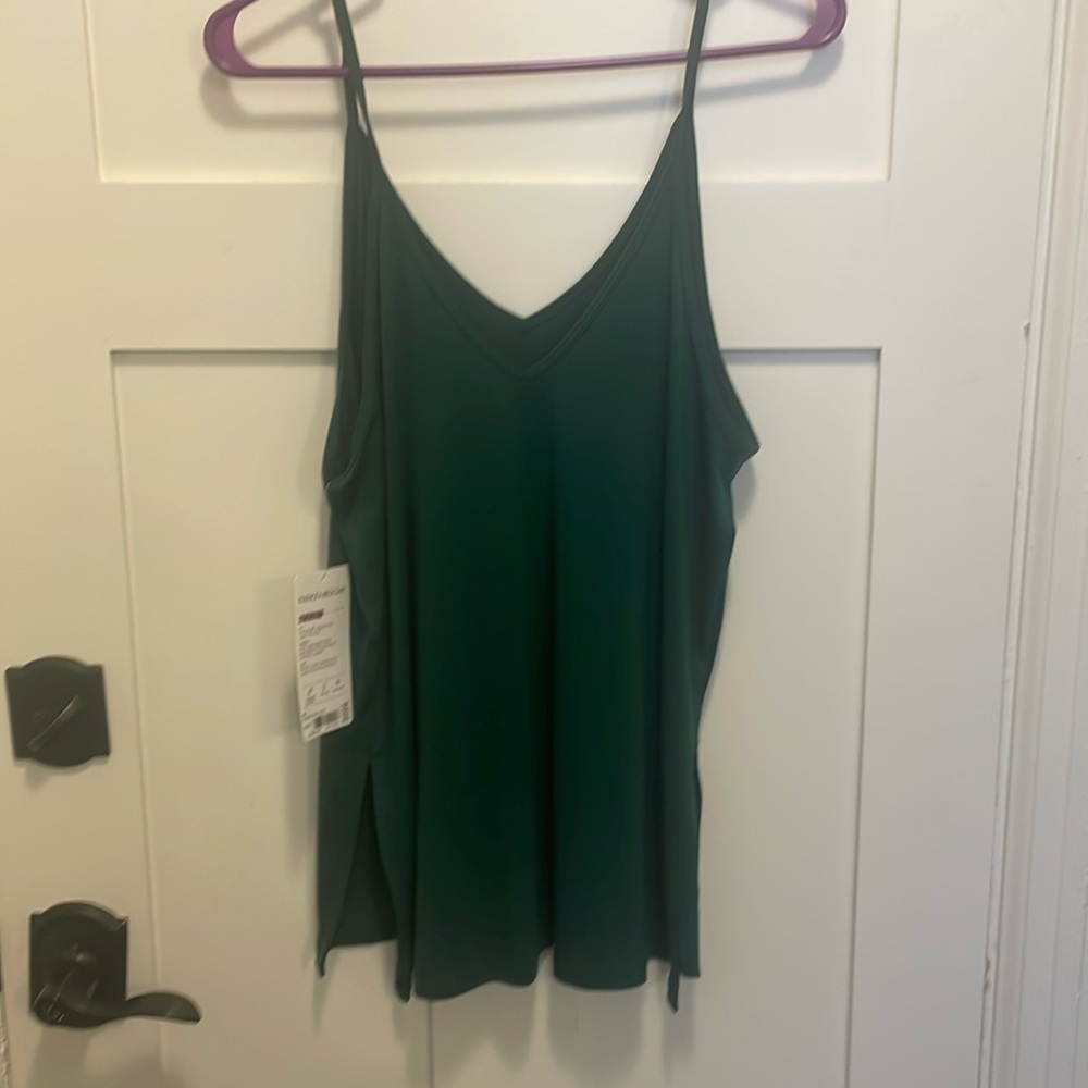 ESSENCE V-NECK CAMI